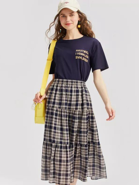 麦寻女装品牌2019春夏韩版时尚T恤上衣+高腰格子半身裙洋气两件套