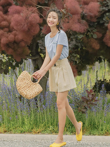 茵曼女装品牌2019春夏圆领短袖绣花百搭文艺休闲T恤上衣