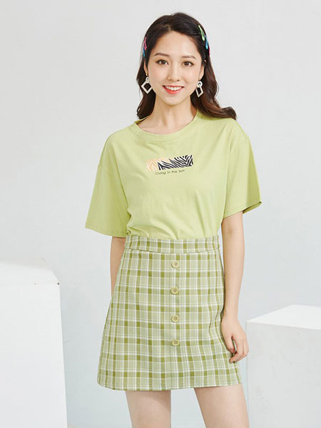 爱衣服女装品牌2019春夏新款韩版宽松T恤格子半身裙套装