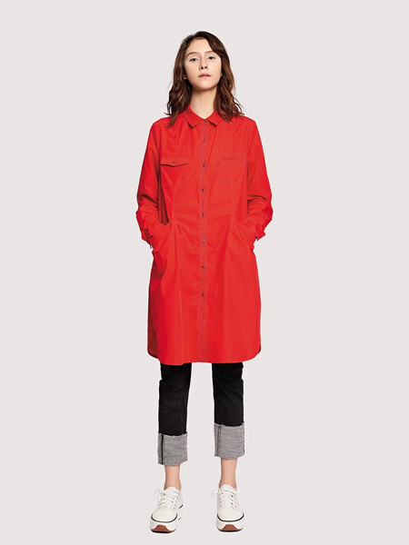 娅铂·周末女装品牌2019秋季新款宽松显瘦气质翻领衬衣红色中长款单排扣风衣外套