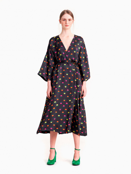Marimekko女装品牌2019春夏新款时尚甜美V领刺绣连衣裙
