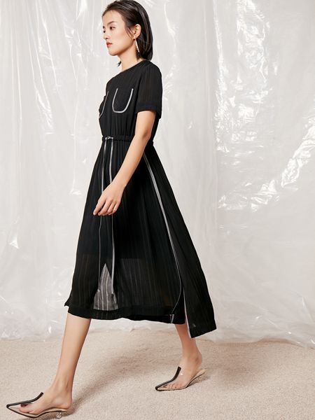 雅默YAAMOO女装品牌2019春夏新款圆领七分袖纯色收腰连衣裙