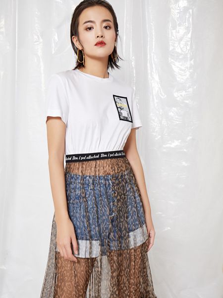雅默YAAMOO女装品牌2019春夏新款韩版潮休闲字母印花棉质短袖上衣
