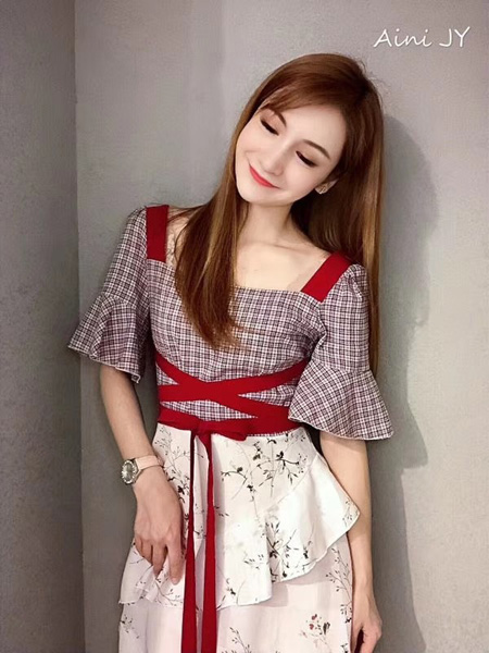 Aini JY女装品牌2019春夏新款复古文艺气质格子修身显瘦假两件碎花连衣裙