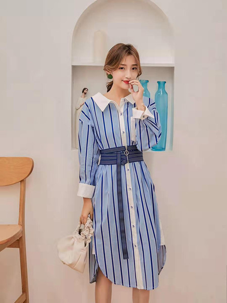 M+女装品牌2019秋季新款时尚韩版立领竖条纹收腰系带中长款衬衫连衣裙
