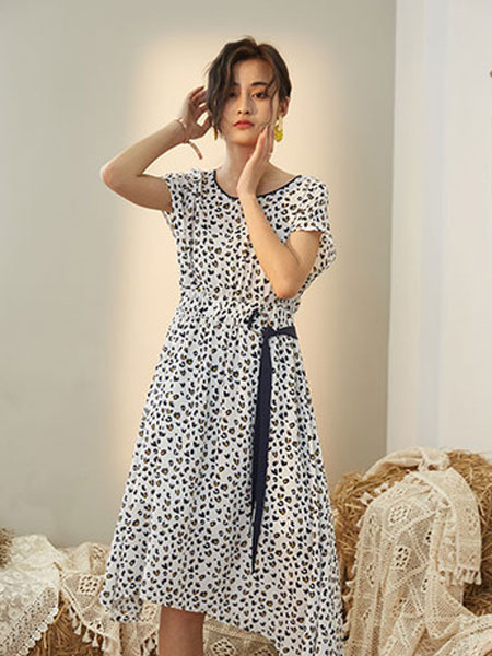 宝洛莎女装品牌2019春夏新款无袖波款裙子立领印花收腰腰带连衣裙