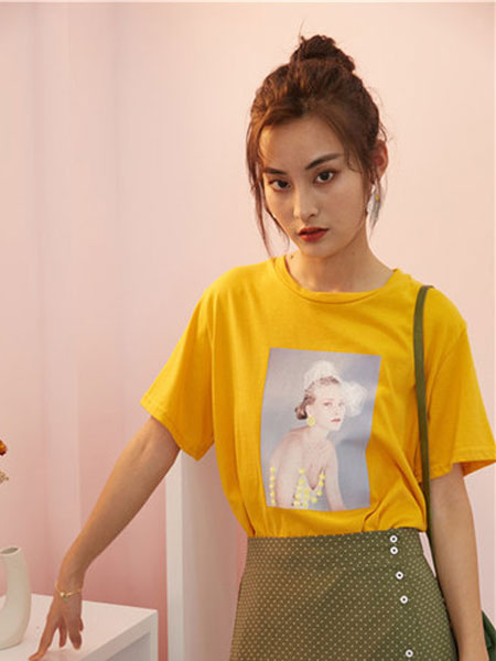 宝洛莎女装品牌2019春夏韩版宽松圆领美女人像印花半袖