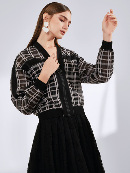 真斯贝尔女装品牌2019秋冬新款黑白格针织羊毛开衫外套