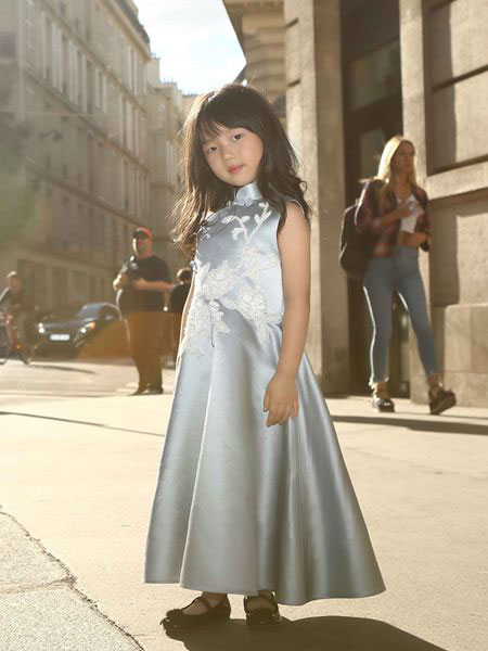 贝的屋童装品牌2019春夏蕾丝修身显瘦时尚优雅晚礼服