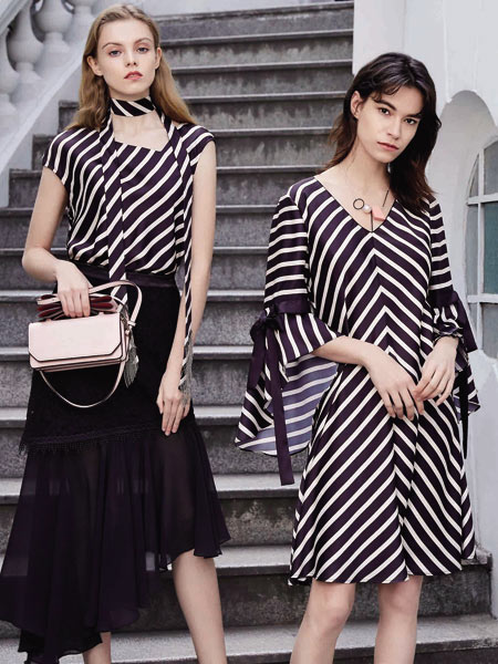 斯尔丽女装品牌2019春夏新款时尚条纹拼接不规则荷叶袖连衣裙