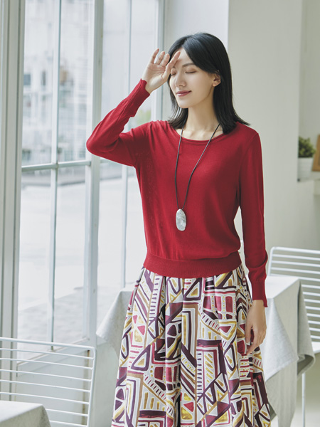 菁萝依梦女装品牌2019秋季新款时尚休闲气质优雅套头针织衫