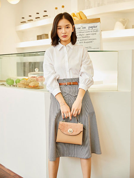 朝花夕拾女装品牌2019秋冬白色韩版衬衣心机洋气上衣