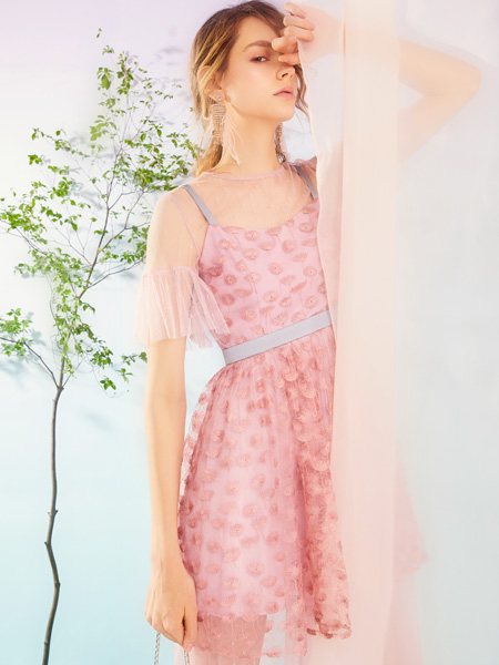 MissLace女装品牌2019秋季新款韩版高贵性感中长款粉色吊带小礼服裙