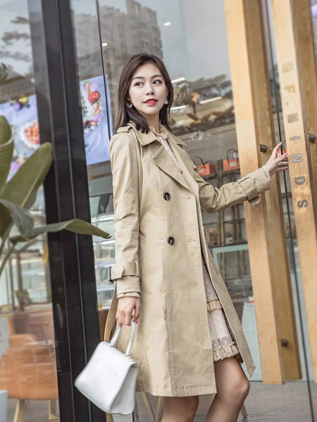 布卡慕尚CLOTH CARD女装品牌2019秋季新款韩版纯色双排扣中长款过膝外套