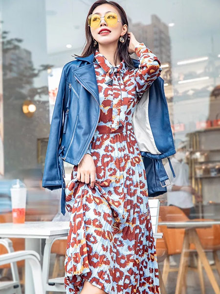 布卡慕尚CLOTH CARD女装品牌2019秋季新款长袖气质显瘦印花过膝长裙子