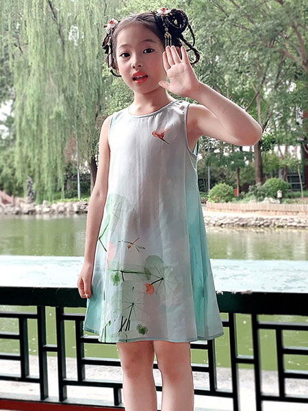 汪小荷童装品牌2019春夏中国风洋气连衣裙
