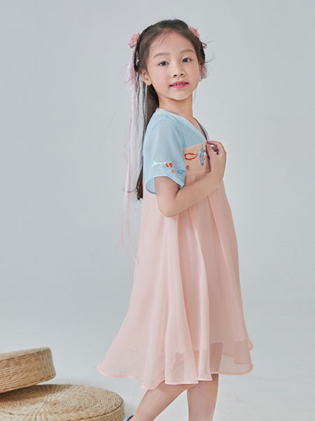 汪小荷童装品牌2019春夏儿童汉服中国风儿童演出服