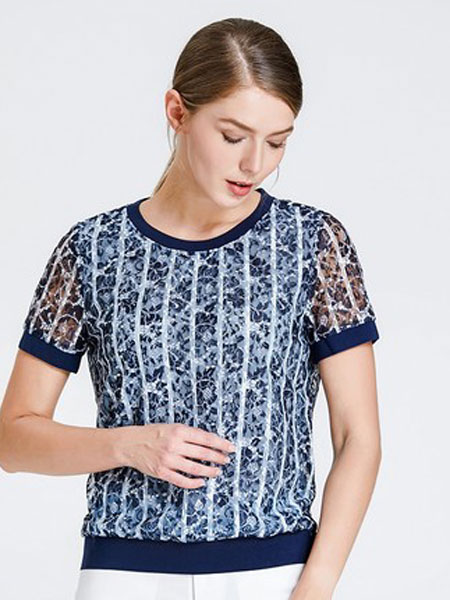 吉蒂女装品牌2019春夏新款拼接蕾丝衫女大码条纹印花短袖T恤