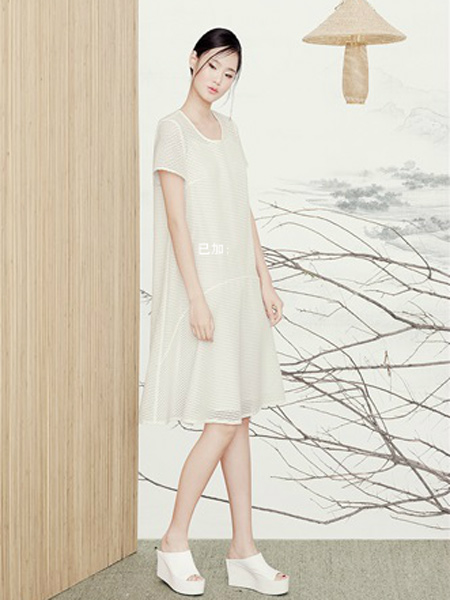 艺术空间T-YSKJ女装品牌新款圆领廓型腰带针织连衣裙
