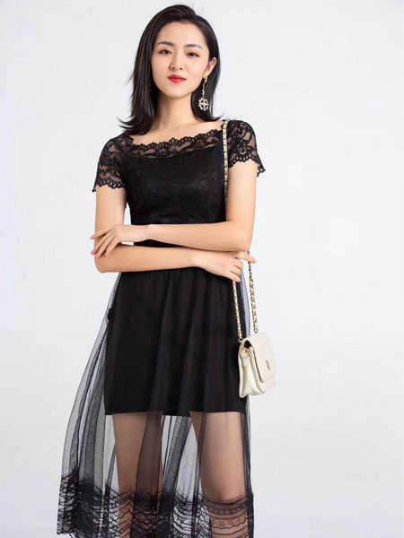 蓝缇儿女装品牌2019春夏新款短袖一字肩蕾丝镂空时尚时尚黑色网纱中长连衣裙