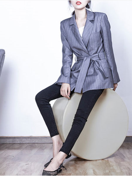 蔻贝卡女装品牌2019春季新款修身条纹时尚小香风系腰带西装外套