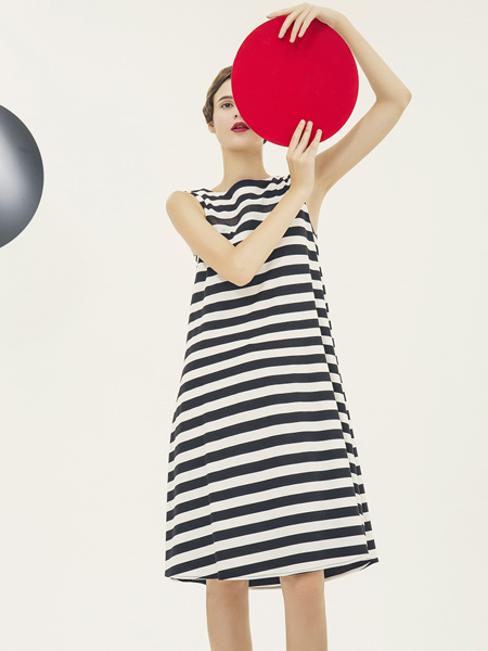 乔JOQIAODING女装品牌新款圆领黑白横条纹A字优雅中长背心气质连衣裙