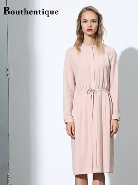 bouthentique女装品牌2019秋季新款粉色中长款优雅长袖连衣裙