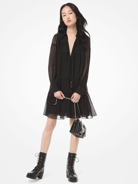 迈克高仕女装品牌2019春夏新款黑色领口系带连衣裙