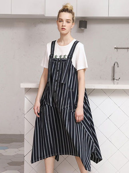 幻走女装品牌2019春夏新款吊带条纹不规则梭织连衣裙