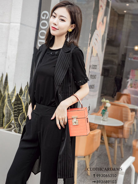 布卡慕尚女装品牌2019秋季竖纹外套潮流黑色内衣
