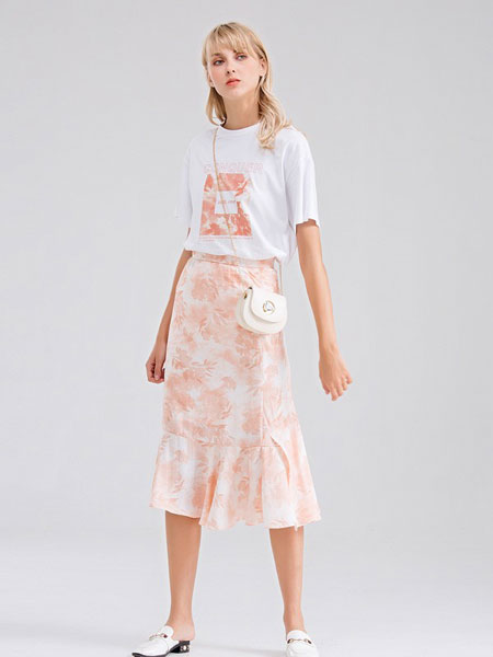 巴利女装品牌2019春夏短袖T恤半身裙两件套裙洋气