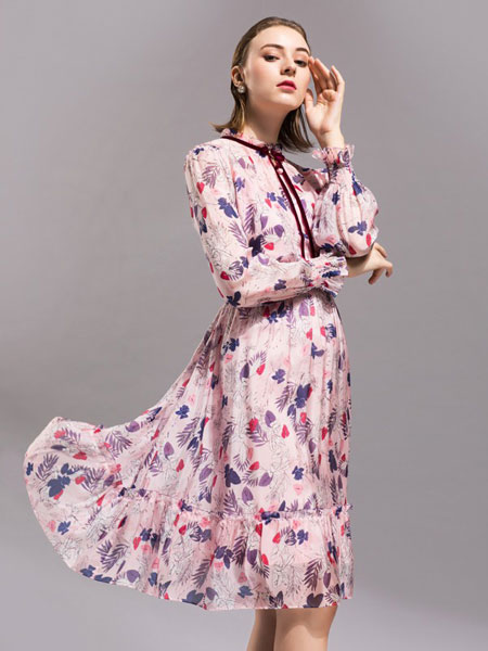 卡佩诺 - KAIPEINUO女装品牌2019春夏韩版收腰显瘦粉色印花真丝连衣裙