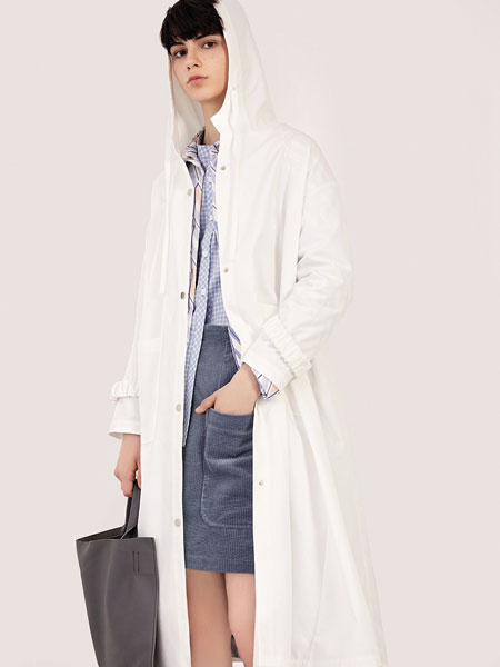 意澳女装品牌2019秋冬中长笑脸白色风衣百搭长外套