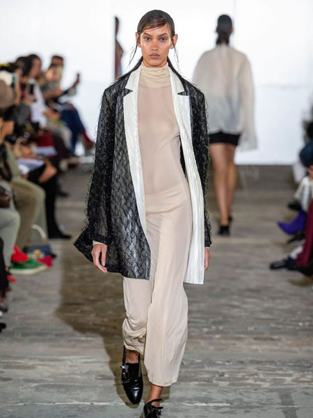 Kristina Fidelskaya女装品牌2019春夏时尚潮流套装蛇皮外套