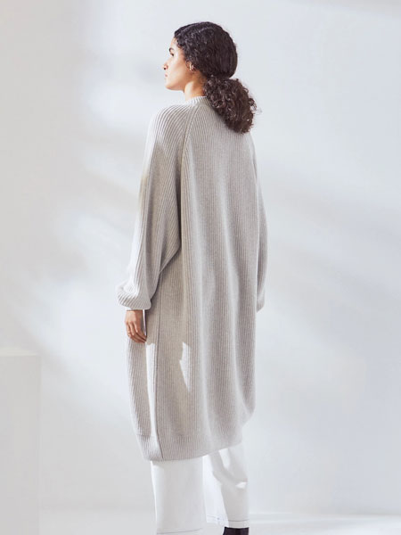Kowtow女装品牌2019秋冬白色羊毛衫
