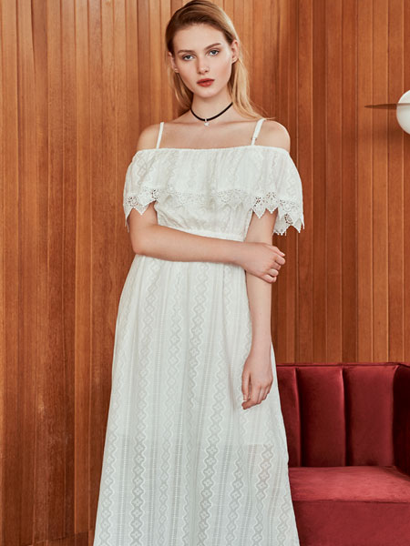 欧玥女装品牌2019春夏韩版刺绣镂空棉质吊带露肩连衣裙