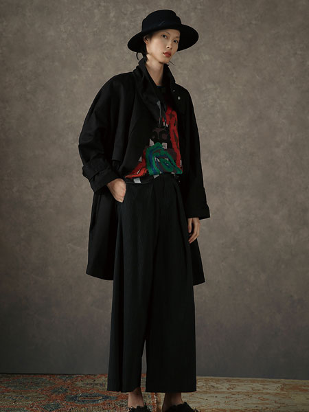 Donoratico女装品牌2019秋季黑色大衣