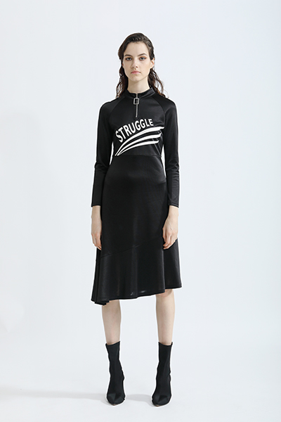 丹比奴女装品牌2019秋冬新款运动字母印花连衣裙黑色中长款