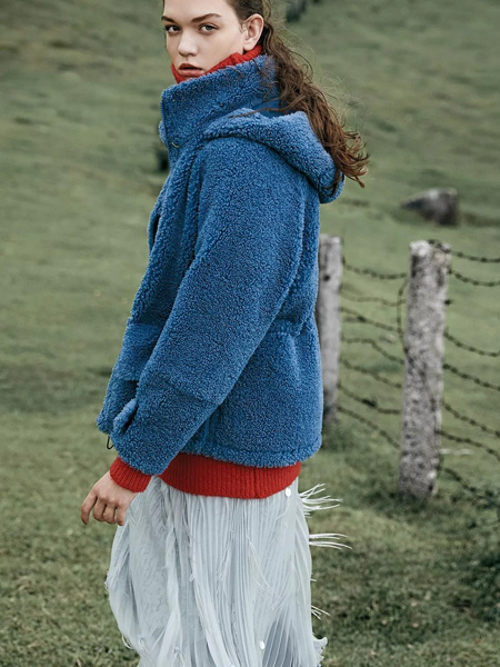 艾利欧女装品牌2019秋冬羊绒毛外套