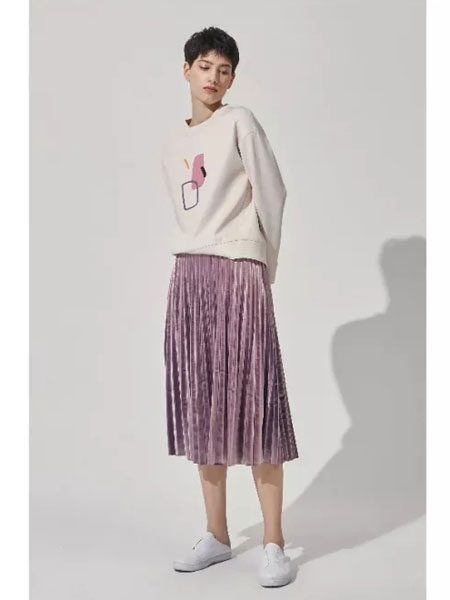 洛瑞琳女装品牌2019秋冬圆领卫衣