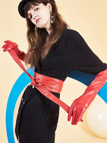茜舞女装品牌2020春夏新款针织黑色连衣裙