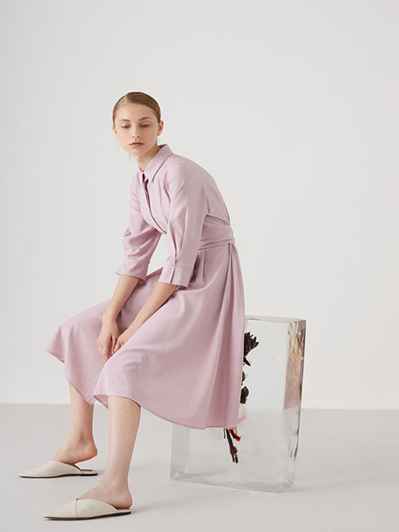 UZZU女装品牌2020春夏新款丝绸纯色连衣裙