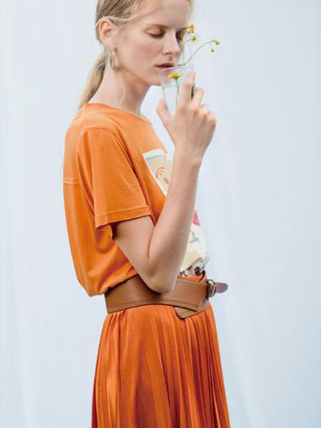esons女装品牌2020春夏新款纯色图案短袖上衣