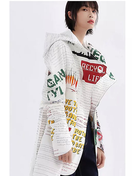 F-1(HALUCINATION)女装品牌2019秋冬新款圣诞风格毛呢印字大衣