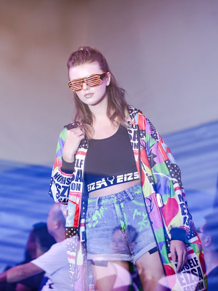 艾卓拉EIZSA女装品牌2020春夏新款时尚印花拉链外套