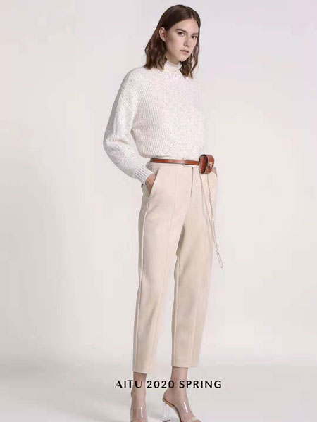 艾托奥女装品牌2020春夏新款纯色简洁长袖上衣