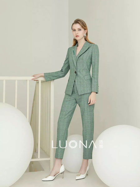 珞娜女装品牌2020春夏新款纯色纽扣长袖西装套装