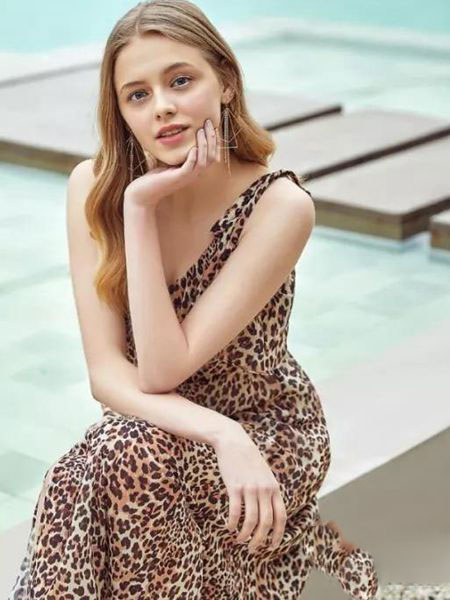 贝银BGV女装品牌2020春夏新款吊带豹纹连衣裙