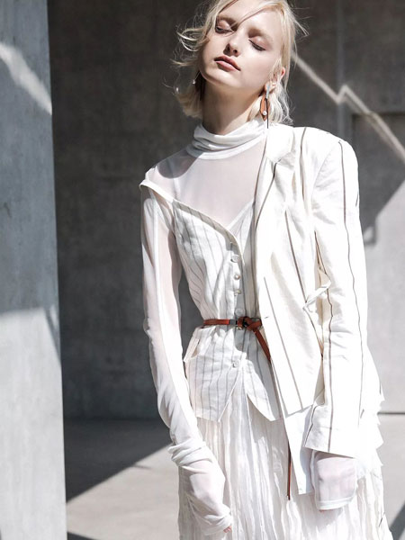 欧引女装品牌2020春夏新款纯色气质条纹连衣裙