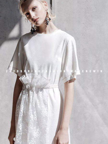 欧引女装品牌2020春夏新款白色简洁连衣裙